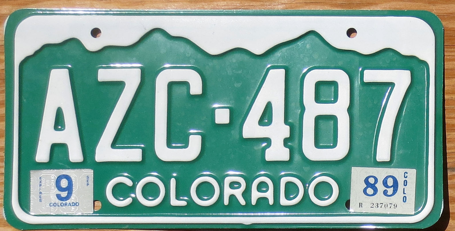 1989 Colorado mint - NICE PLATE